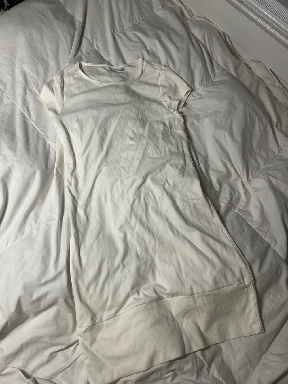 New York & Company Cream Short Sleeve Tee